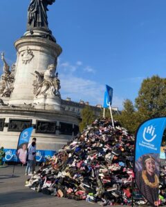 Soutien et Sensibilisation : Le Comité Handisport Paris à la Pyramide des Chaussures