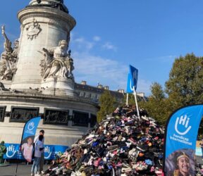 Soutien et Sensibilisation : Le Comité Handisport Paris à la Pyramide des Chaussures